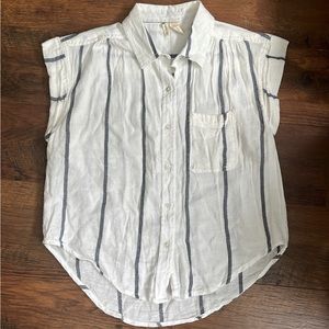 Super Cute! Japna - Short Sleeve Button-Up Top!